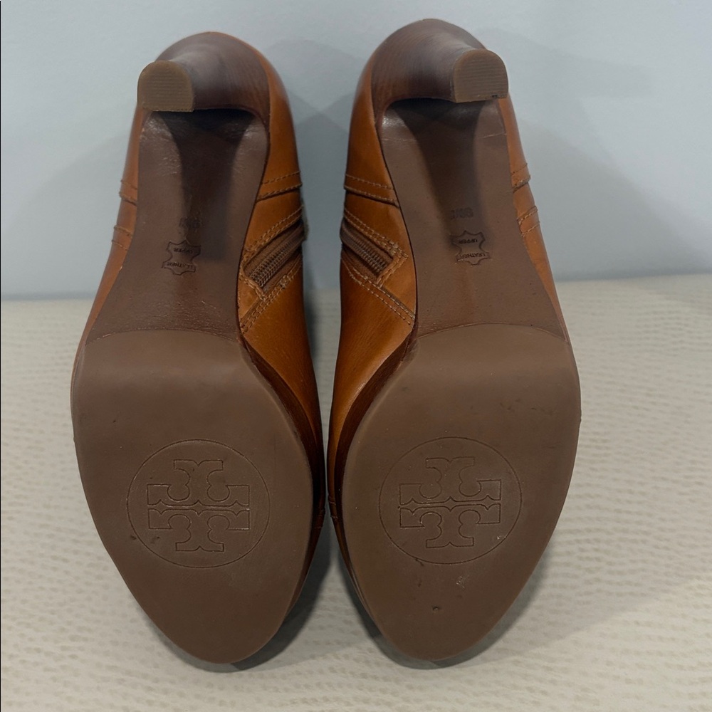 Tory Burch Tan Ankle Boots with Gold Buckle - Picture 3 of 16